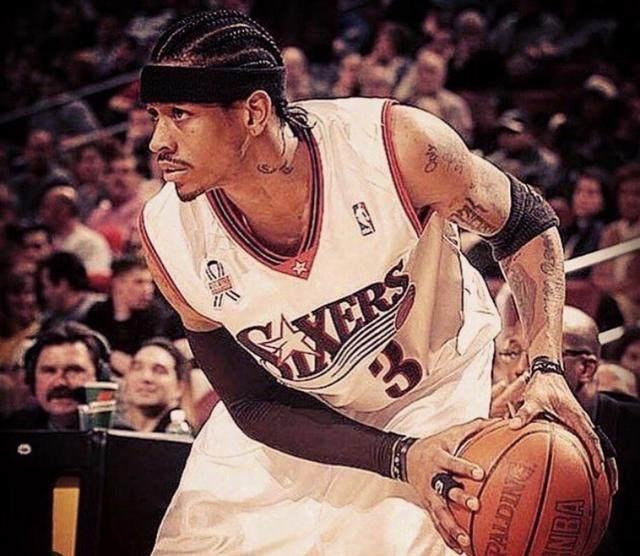 开小会？巴媒：安帅今日训练开始前和维尼修斯交谈了3分钟（巴媒：安切洛蒂今日训练前与维尼修斯交流三分钟）