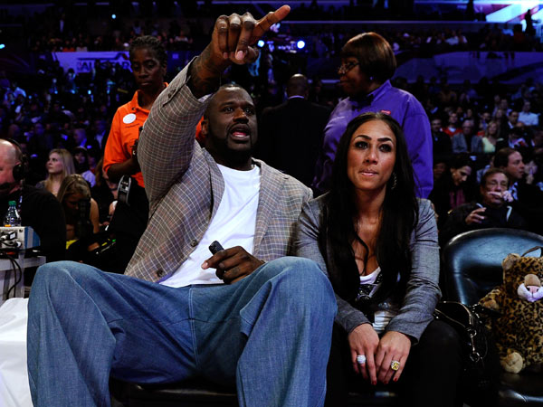 球迷怒喷后蹇韬回应：输球又怎么样？随后被韦世豪、甘超拦下（遭球迷怒斥，蹇韬回怼：输球又如何？韦世豪、甘超上前劝阻）