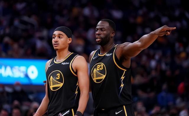 下半场发威！穆雷贡献23分12助攻，三分4中3（穆雷下半场爆发：23分12助攻，三分4投3中）