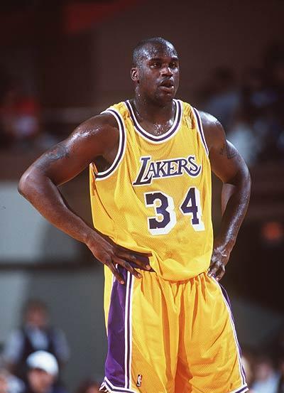 张本智和遇窘境：张本兄妹被国乒重创，夹在日本和中国球迷间受气（张本智和陷困局：兄妹遭国乒重击，夹在中日球迷之间饱受压力）